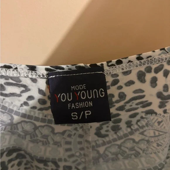 VINTAGE DRESS 🤍 - Picture 2 of 2